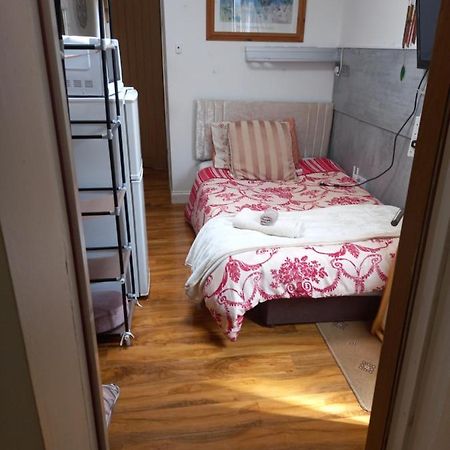 Larchmont Stay Side En Suite With Small Double Bed Λέστερ Εξωτερικό φωτογραφία
